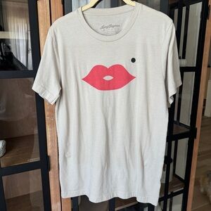 Lucy Jaynes lip graphic tee beauty mark beige crew oversized tshirt short sleeve